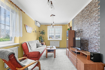 Obývací pokoj - Prodej bytu 3+1 v osobním vlastnictví 77 m², Holice