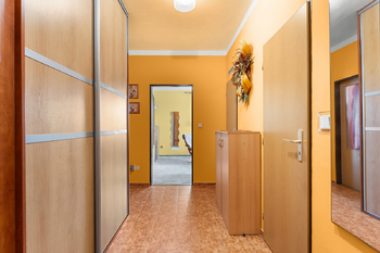 Chodba - Prodej bytu 3+1 v osobním vlastnictví 77 m², Holice
