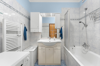 Koupelna - Prodej bytu 3+1 v osobním vlastnictví 77 m², Holice