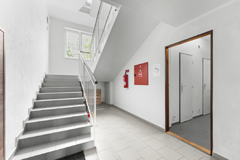 Schodiště - Prodej bytu 3+1 v osobním vlastnictví 77 m², Holice
