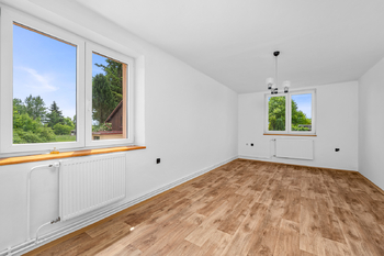 Obývací pokoj II - Prodej bytu 2+1 v osobním vlastnictví 52 m², Černá v Pošumaví