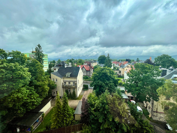 Pohled z okna - Pronájem bytu 1+kk v družstevním vlastnictví 28 m², Jablonec nad Nisou