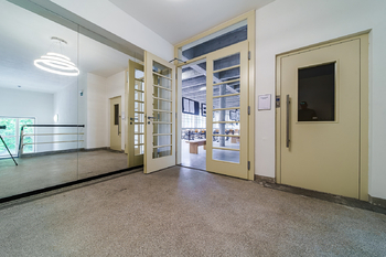 Prodej obchodních prostor 2380 m², Adamov