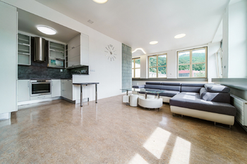 Prodej obchodních prostor 2380 m², Adamov