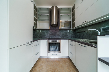 Prodej obchodních prostor 2380 m², Adamov