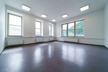 Prodej obchodních prostor 2380 m², Adamov