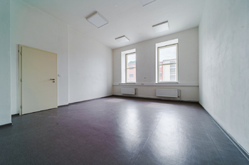 Prodej obchodních prostor 2380 m², Adamov