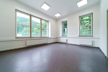 Prodej obchodních prostor 2380 m², Adamov