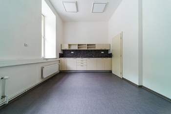 Prodej obchodních prostor 2380 m², Adamov