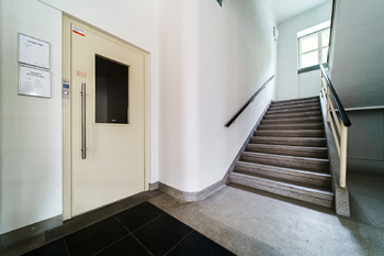 Prodej obchodních prostor 2380 m², Adamov