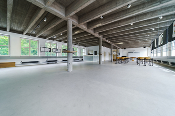 Prodej obchodních prostor 2380 m², Adamov