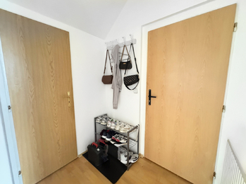 Zádveří - Pronájem bytu 2+kk v osobním vlastnictví 48 m², Jesenice