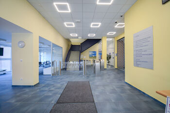 Vstupní hala - Pronájem kancelářských prostor 78 m², Hradec Králové
