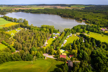 Letecký pohled na areál. - Prodej ubytovacího zařízení 1320 m², Velká Turná