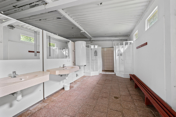 Sprchy. - Prodej ubytovacího zařízení 1320 m², Velká Turná