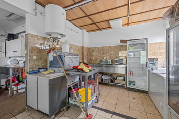 Kuchyně. - Prodej ubytovacího zařízení 1220 m², Velká Turná