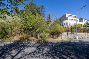 Prodej pozemku 1340 m², Praha 5 - Hlubočepy