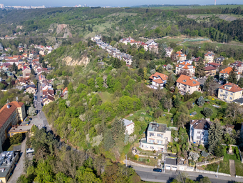 Prodej pozemku 1340 m², Praha 5 - Hlubočepy