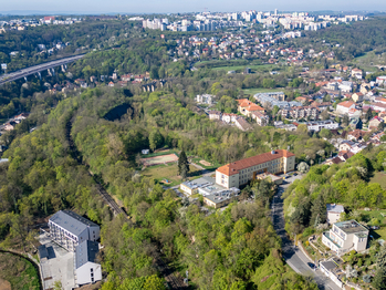 Prodej pozemku 1340 m², Praha 5 - Hlubočepy