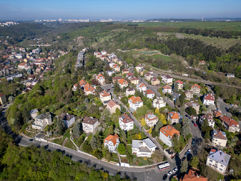 Prodej pozemku 1340 m², Praha 5 - Hlubočepy
