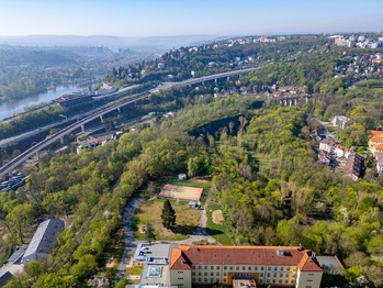 Prodej pozemku 1340 m², Praha 5 - Hlubočepy