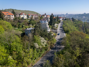 Prodej pozemku 1340 m², Praha 5 - Hlubočepy