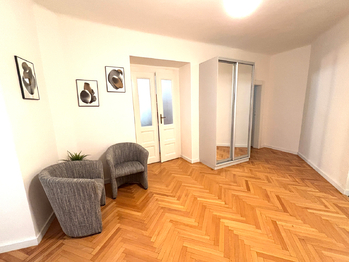 Vstupní hala - Pronájem kancelářských prostor 127 m², Praha 3 - Vinohrady