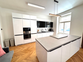 Hlavní kancelář - Pronájem kancelářských prostor 127 m², Praha 3 - Vinohrady