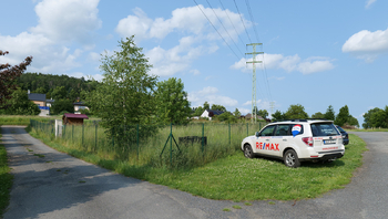 Pohled z ulice Ke Kopaninám - Prodej pozemku 724 m², Sázava
