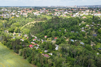 Dron - pohled na Višňovku 2 - Prodej domu 113 m², Praha 5 - Slivenec