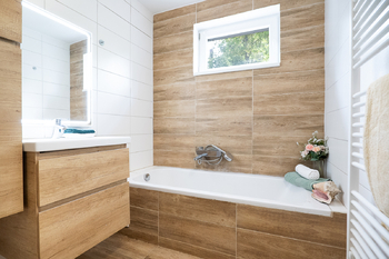 Koupelna - Prodej domu 113 m², Praha 5 - Slivenec