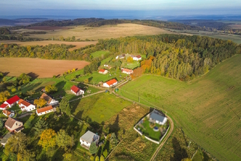 Prodej pozemku 783 m², Chomle