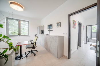 Pronájem kancelářských prostor 195 m², Jesenice