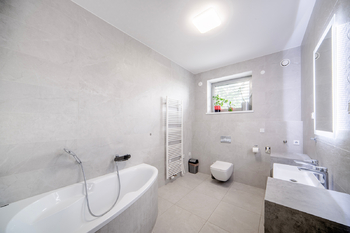 Pronájem kancelářských prostor 195 m², Jesenice