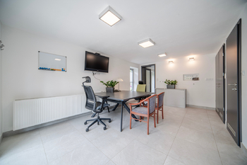 Pronájem kancelářských prostor 195 m², Jesenice