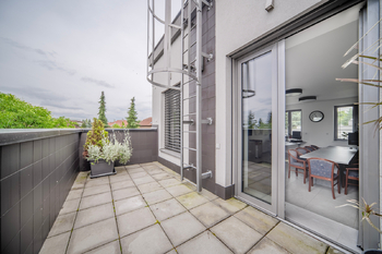 Pronájem kancelářských prostor 195 m², Jesenice