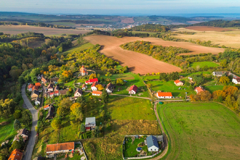 Prodej pozemku 783 m², Chomle