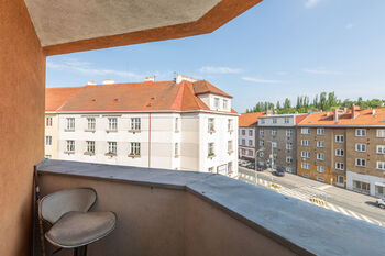 Výhled z balkonu - Pronájem bytu 1+kk v osobním vlastnictví 40 m², Praha 9 - Vysočany