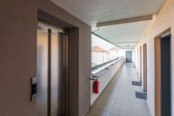Výtah - Pronájem bytu 1+kk v osobním vlastnictví 40 m², Praha 9 - Vysočany