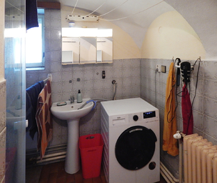 Koupelna a) - Prodej domu 70 m², Milostín