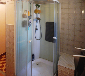 Koupelna b) - Prodej domu 70 m², Milostín