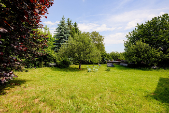 výhled do zahrady - Prodej domu 109 m², Lysice