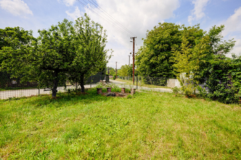 výhled ze zahrady - Prodej domu 109 m², Lysice