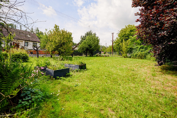 zahrada pohled od domu - Prodej domu 109 m², Lysice