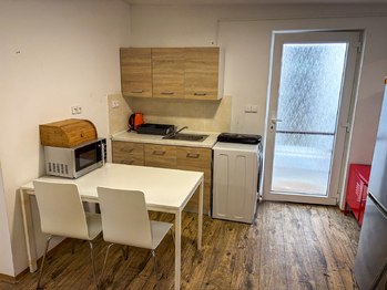 kuchyň - Pronájem bytu 1+kk v osobním vlastnictví 33 m², Tachlovice