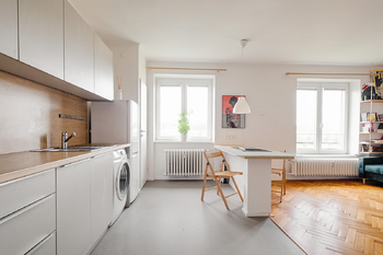 Kuchyňská linka s barovým pultem - Pronájem bytu 2+kk v osobním vlastnictví 54 m², Praha 4 - Podolí