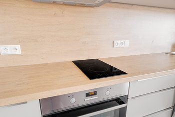 Detail varné desky - Pronájem bytu 2+kk v osobním vlastnictví 54 m², Praha 4 - Podolí