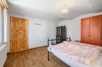 Ložnice v přízemí - Prodej chaty / chalupy 90 m², Manětín