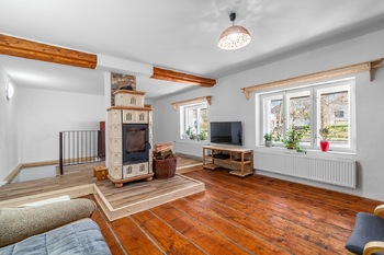 Obývací pokoj v patře - Prodej chaty / chalupy 90 m², Manětín