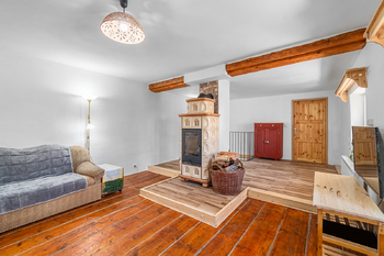 Obývací pokoj v patře - Prodej chaty / chalupy 90 m², Manětín